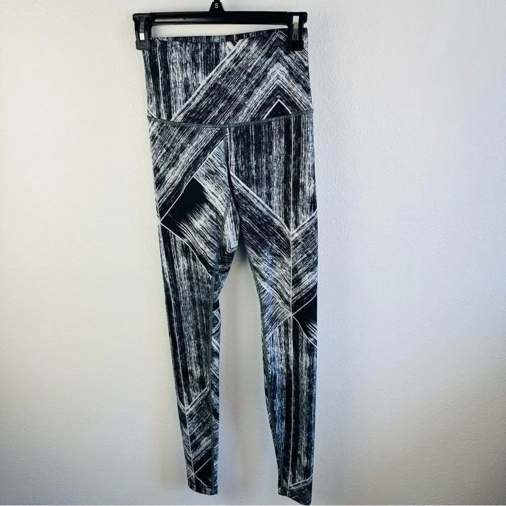 Lululemon Black White‎ Abstract Pattern Full Length Leggings Size 4